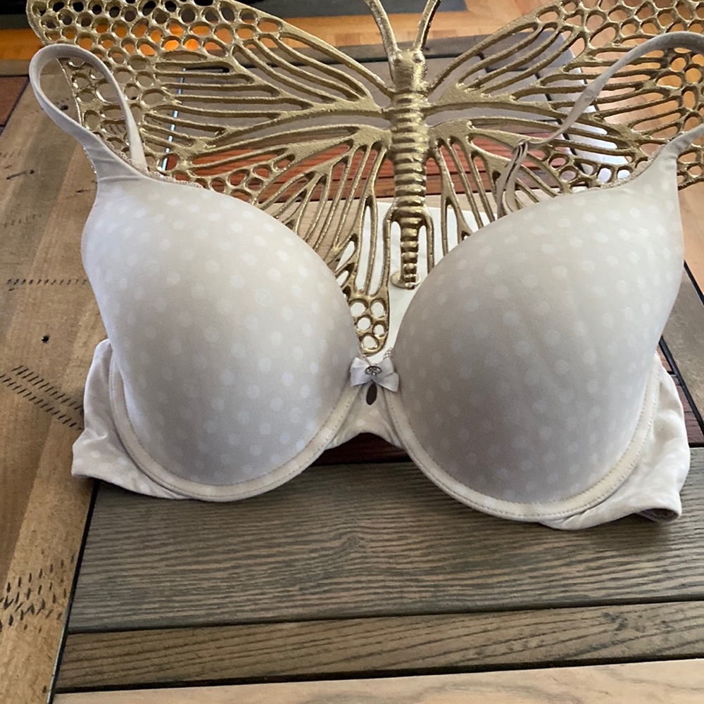 Victoria, secrets body by Victoria lined perfect coverage 36D